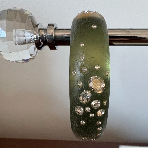 Alexis Bittar Lucite Hinged Cuff Bracelet crystal and brilliant green - Picture 7 of 7